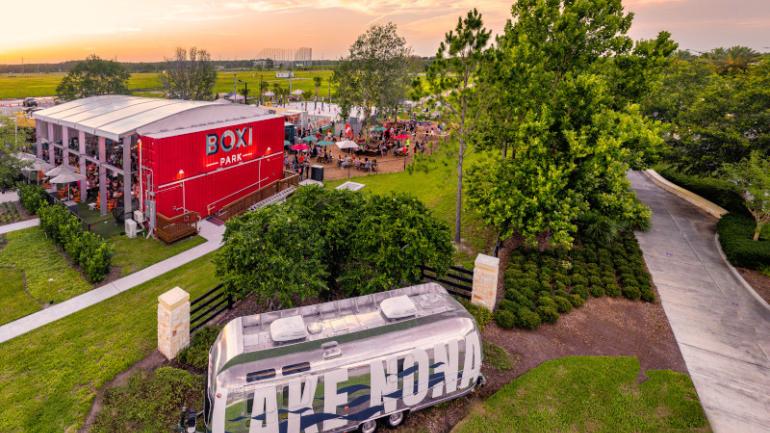 Lake Nona 社区的 Boxi Park 公园，可以享用美食、聆听音乐、尽情游玩的好地方