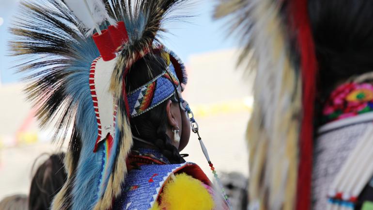 北美最大的民族聚会歌舞庆典上的参与者们 北美最大的民族聚会歌舞庆典上的参与者们