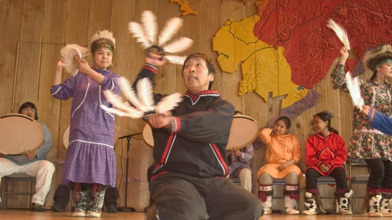 阿拉斯加原住民传统中心的仪式表演 阿拉斯加原住民传统中心的仪式表演