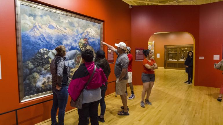 在芝加哥墨西哥国家艺术博物馆内欣赏各色藏品 在芝加哥墨西哥国家艺术博物馆内欣赏各色藏品