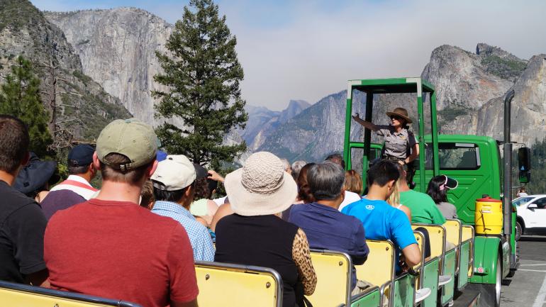 在优胜美地国家公园著名谷底游中看到的壮美景色