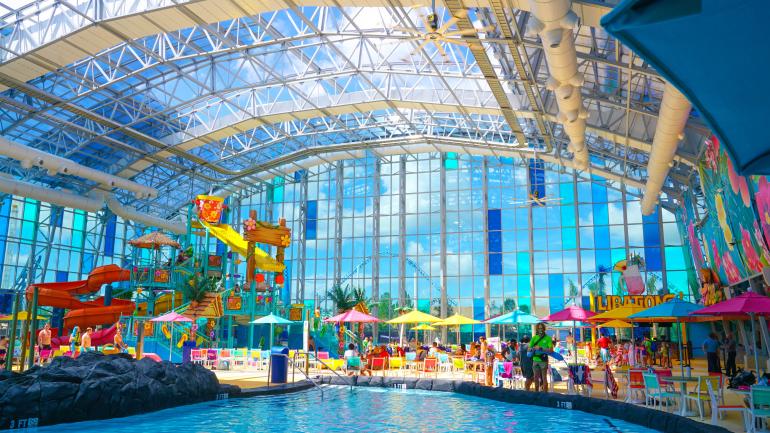 阿拉巴马州弗利,OWA Amusement Park 公园的 Tropic Falls 室内水上公园 阿拉巴马州弗利,OWA Amusement Park 公园的 Tropic Falls 室内水上公园