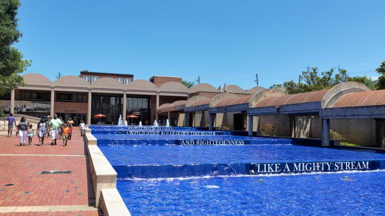 亚特兰大马丁·路德·金国家历史公园中的水幕纪念碑