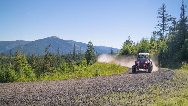 在哈里森和圣玛丽附近的 Northwest Outdoor Rental Company 租借全地形车游览