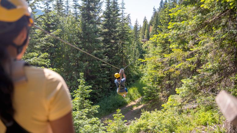 爱达荷州银谷 Silver Streak Zipline 索道上的高空飞索