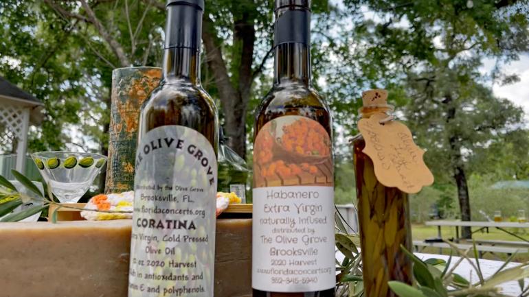 布朗斯维尔的 Olive Grove 橄榄园以其手工调味品（如橄榄油和菜酱）而闻名