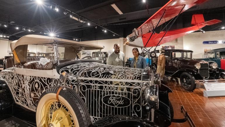 在卡拉马祖的吉尔摩汽车博物馆欣赏经典汽车 在卡拉马祖的吉尔摩汽车博物馆欣赏经典汽车