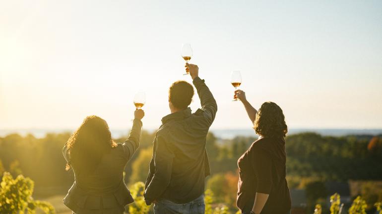 享受密西根州风味美食和特拉弗斯葡萄酒海岸全景 享受密西根州风味美食和特拉弗斯葡萄酒海岸全景