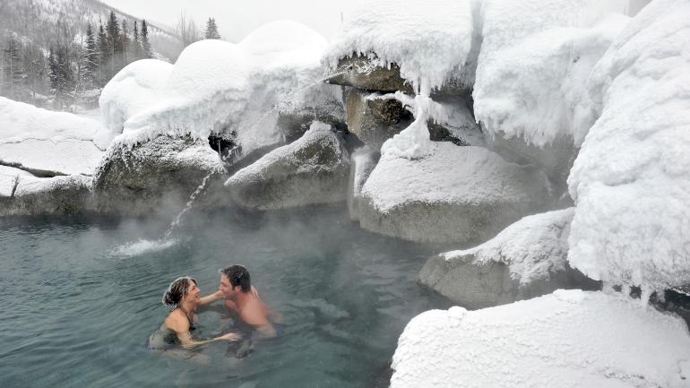在费尔班克斯的珍娜温泉度假村泡天然温泉