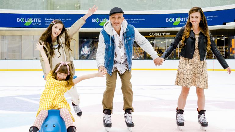 American Dream 购物娱乐综合商场 The Rink 溜冰场适合新手溜冰