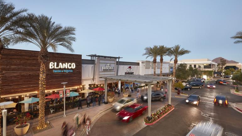 亚利桑那州凤凰城比特摩尔时尚公园的日落美景