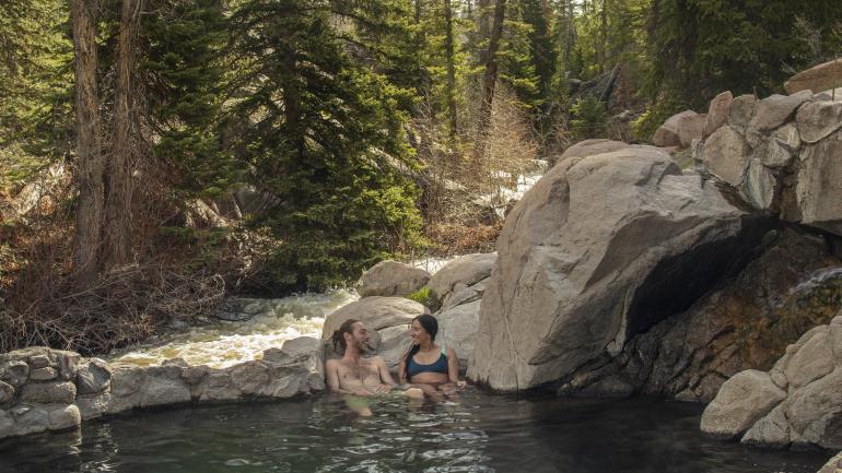 科罗拉多州斯廷博特斯普林斯 Strawberry Park Hot Springs 温泉城