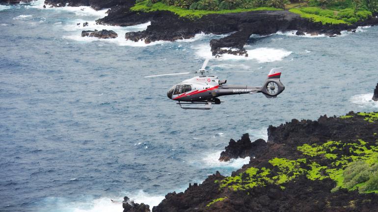 夏威夷州毛伊岛迷人的海岸风光