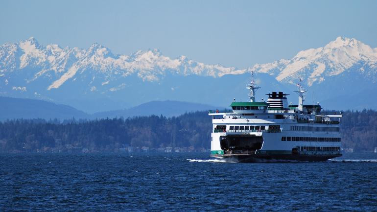 乘坐环保渡轮，欣赏华盛顿州奥林匹亚山脉的绝美风光