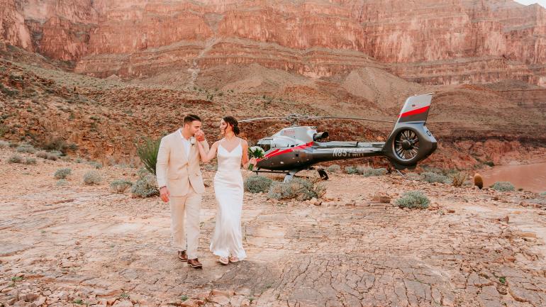 火焰谷州立公园是拉斯维加斯独具特色的婚礼目的地