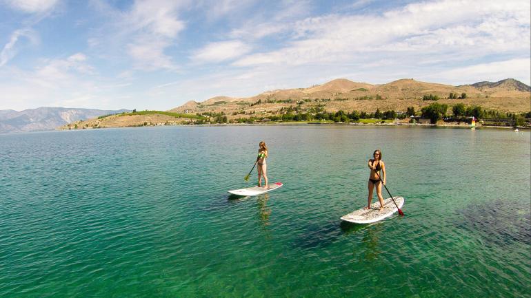 阳光灿烂、水波荡漾的奇兰湖 阳光灿烂、水波荡漾的奇兰湖