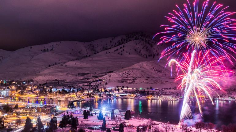 奇兰湖冬季狂欢节期间,奇兰上空烟花绚丽夺目 奇兰湖冬季狂欢节期间,奇兰上空烟花绚丽夺目