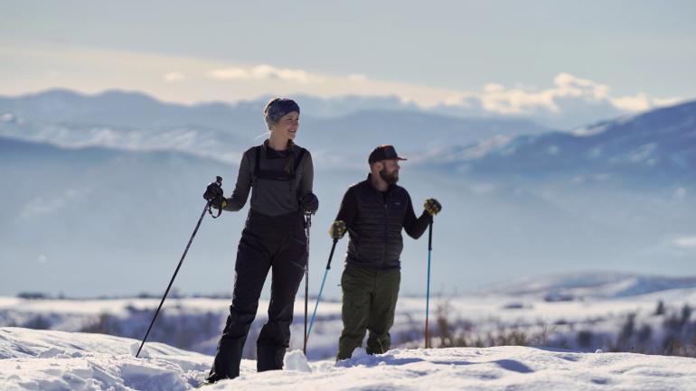 在冬季的 Echo Ridge Nordic Ski Area 滑雪区徒步远足 在冬季的 Echo Ridge Nordic Ski Area 滑雪区徒步远足