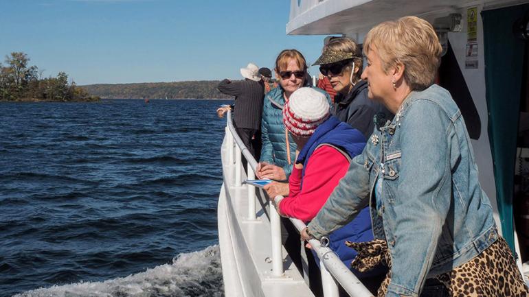 卡尤加湖游船旅行