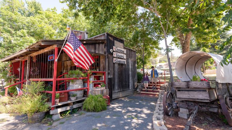 科斯戈尔德历史村 (Coarsegold Historic Village) 的乡村风情
