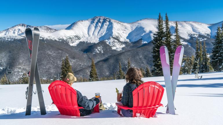在温特帕克滑雪度假村休息片刻,于独特的座位上欣赏美景,品尝美食 在温特帕克滑雪度假村休息片刻,于独特的座位上欣赏美景,品尝美食