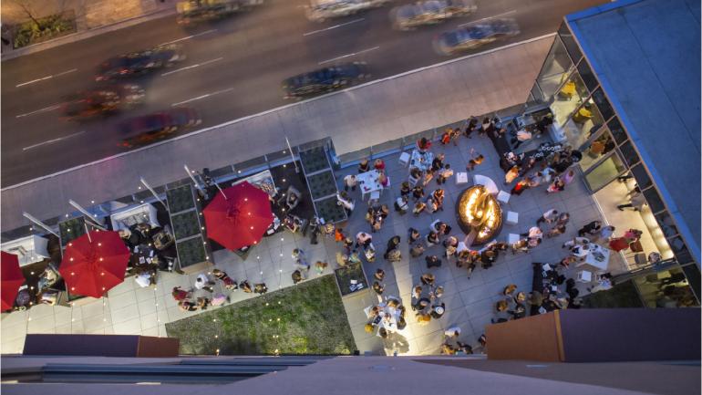 丹佛 FIRE Restaurant & Lounge 餐厅的露天餐饮