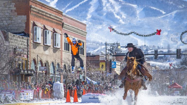 斯廷博特斯普林斯冬季嘉年华的赛马滑雪 斯廷博特斯普林斯冬季嘉年华的赛马滑雪