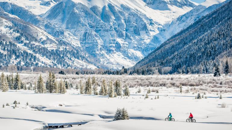 在特莱瑞德附近进行冬季骑行,欣赏山间壮丽的景色 在特莱瑞德附近进行冬季骑行,欣赏山间壮丽的景色