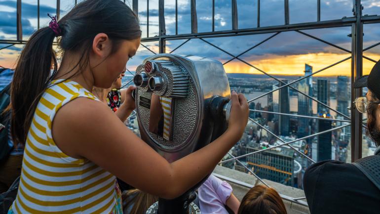 从 86 层观景台欣赏壮丽的日落美景