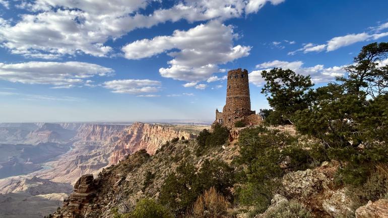 从沙漠瞭望塔俯瞰大峡谷