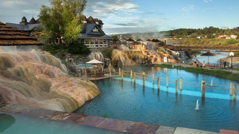 帕戈萨斯普林斯 The Springs Resort 度假村的豪华室外游泳池 帕戈萨斯普林斯 The Springs Resort 度假村的豪华室外游泳池