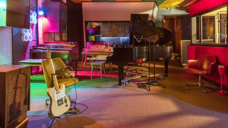 马斯尔肖尔斯录音室展出的乐器