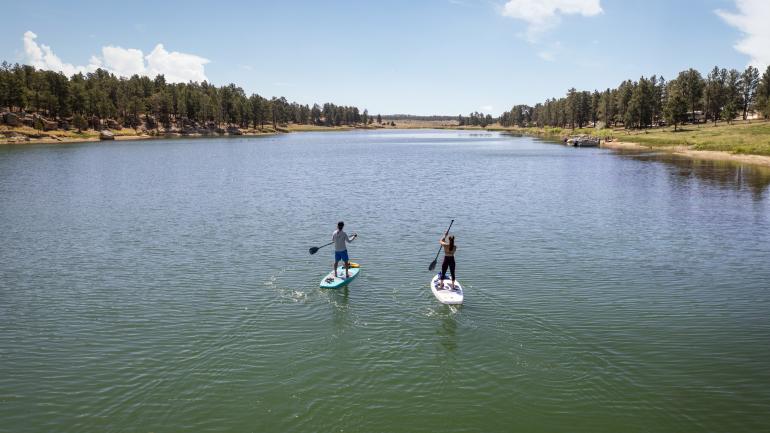 在默克罗夫特的克霍尔州立公园水库泛舟 在默克罗夫特的克霍尔州立公园水库泛舟