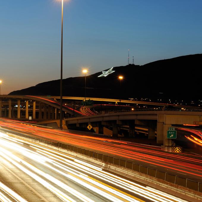 埃尔帕索的 Star on the Mountain 星形标志