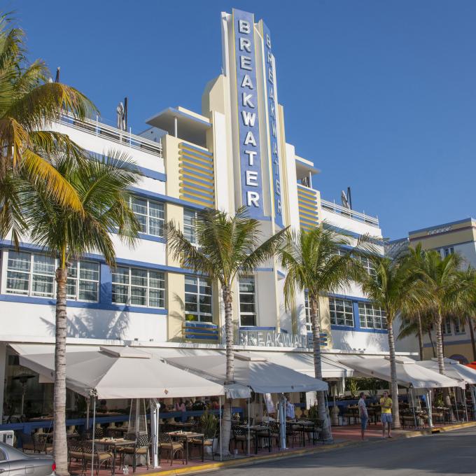 迈阿密拥有世界上最大的装饰艺术风格建筑群。