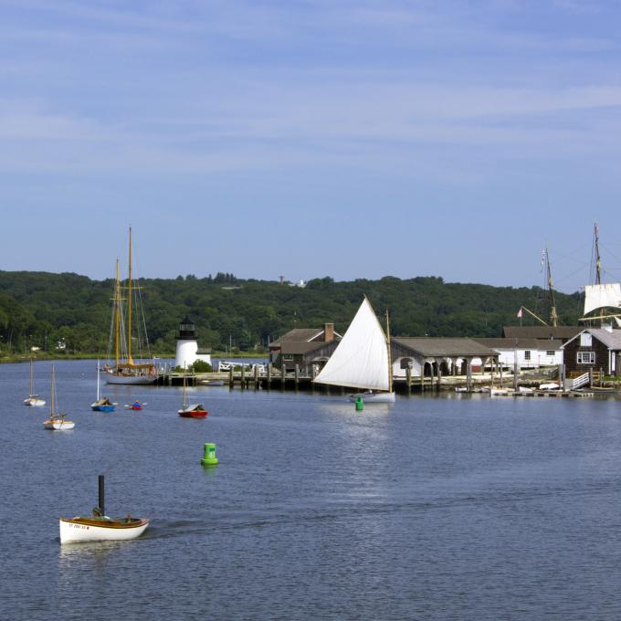 康涅狄格州的港口小镇神秘镇