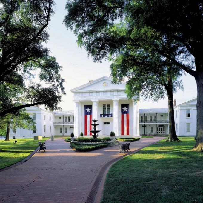 优雅的老州议会大厦