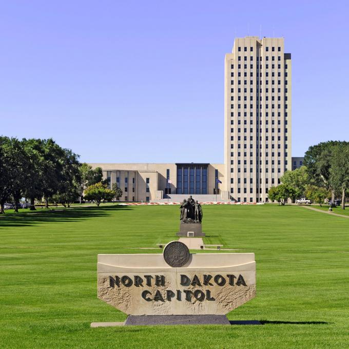 采用非对称设计的俾斯麦州议会大厦