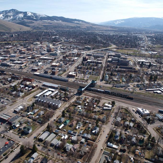 俯瞰米苏拉及其谷地风貌