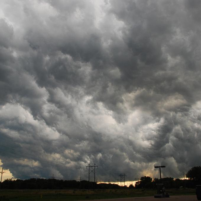 内布拉斯加州格兰德岛上空密布的云团 内布拉斯加州格兰德岛上空密布的云团