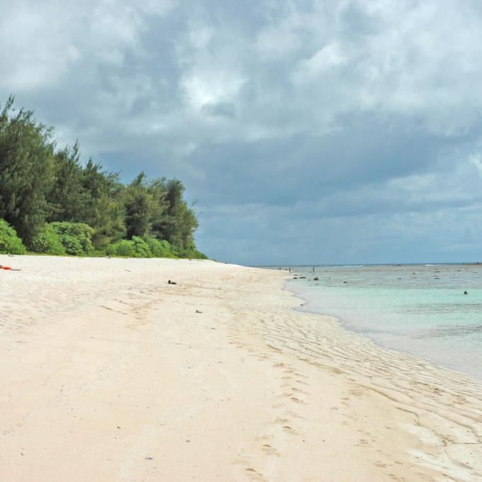 关岛瑞提迪恩海滩细柔的珊瑚“沙滩” 关岛瑞提迪恩海滩细柔的珊瑚“沙滩”