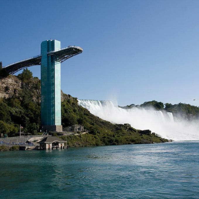 采用鸟类防撞设计的瞭望塔