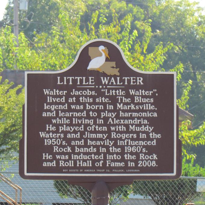 著名口琴演奏家马里昂·沃尔特·雅各布斯(小沃尔特)的历史纪念碑 著名口琴演奏家马里昂·沃尔特·雅各布斯(小沃尔特)的历史纪念碑