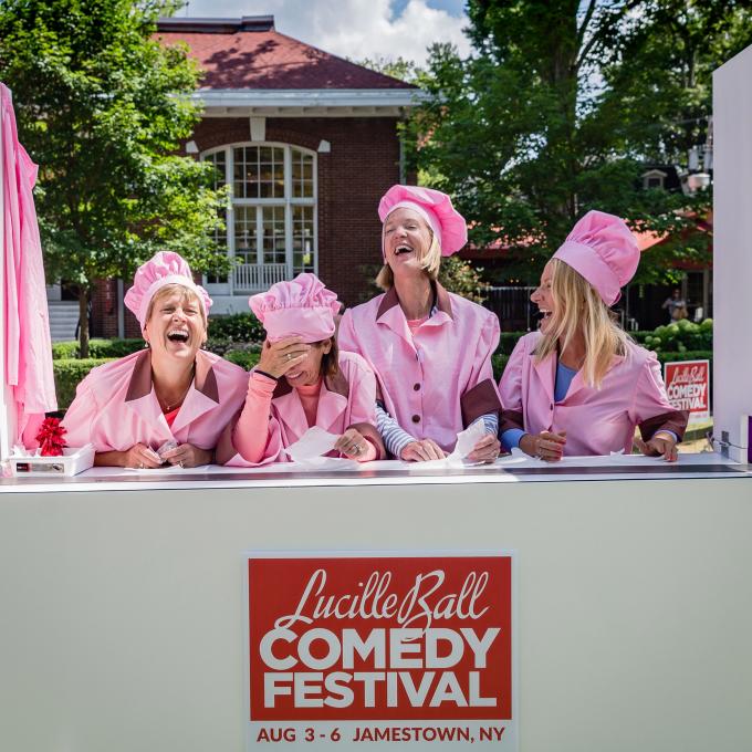 为纪念詹姆斯敦本地人露西尔·鲍尔，每年都会举办露西尔·鲍尔喜剧节