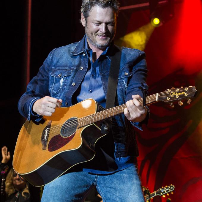 乡村音乐艺人布雷克·谢尔顿以及他在俄克拉荷马州蒂肖明戈开设的餐厅 Old Red 乡村音乐艺人布雷克·谢尔顿以及他在俄克拉荷马州蒂肖明戈开设的餐厅 Old Red