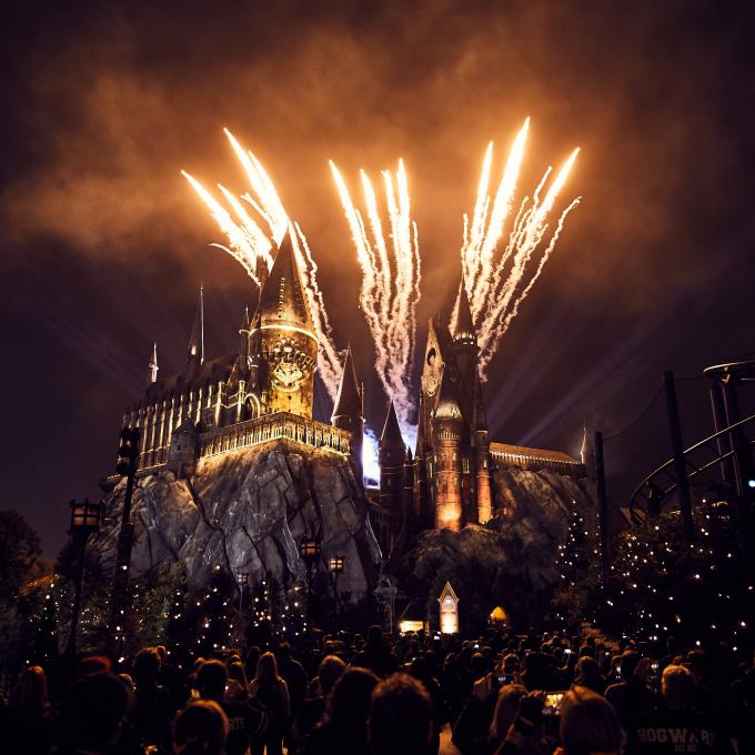 奥兰多环球影城度假区 Hogwarts Castle 城堡夜间璀璨的灯光 奥兰多环球影城度假区 Hogwarts Castle 城堡夜间璀璨的灯光