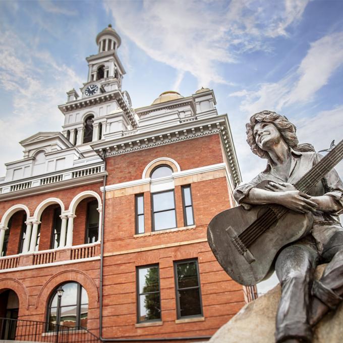 田纳西州塞维尔维尔市中心的多莉·帕顿雕像 田纳西州塞维尔维尔市中心的多莉·帕顿雕像