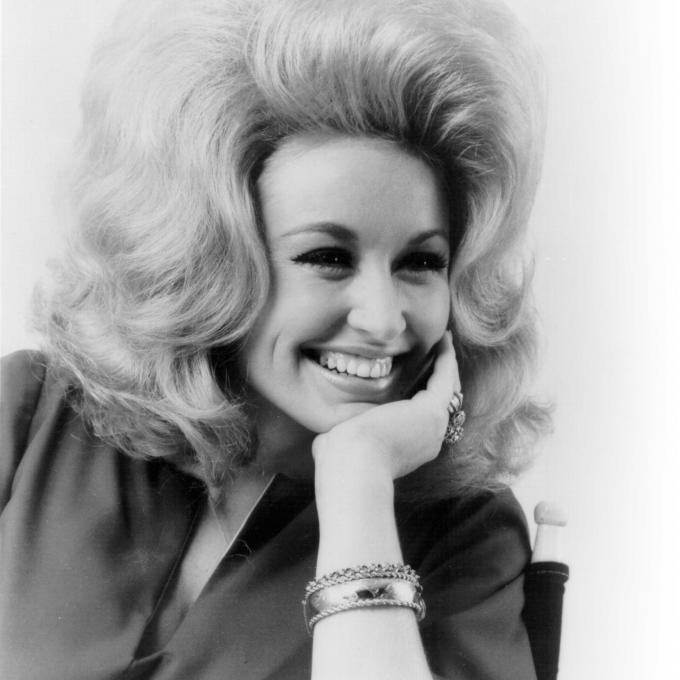 Dolly Parton 在田纳西州诺克斯维尔演出时的照片 Dolly Parton 在田纳西州诺克斯维尔演出时的照片