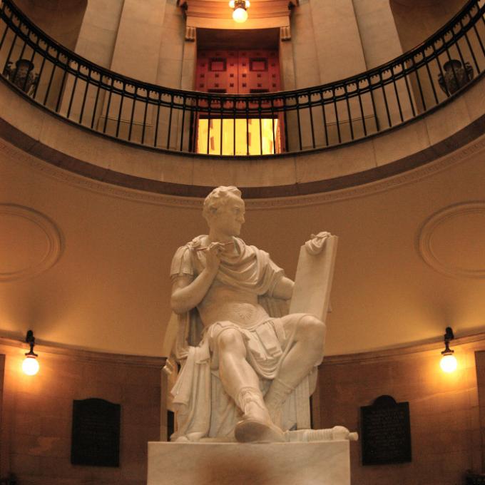 北卡罗来纳州议会大厦内的乔治·华盛顿雕像 北卡罗来纳州议会大厦内的乔治·华盛顿雕像