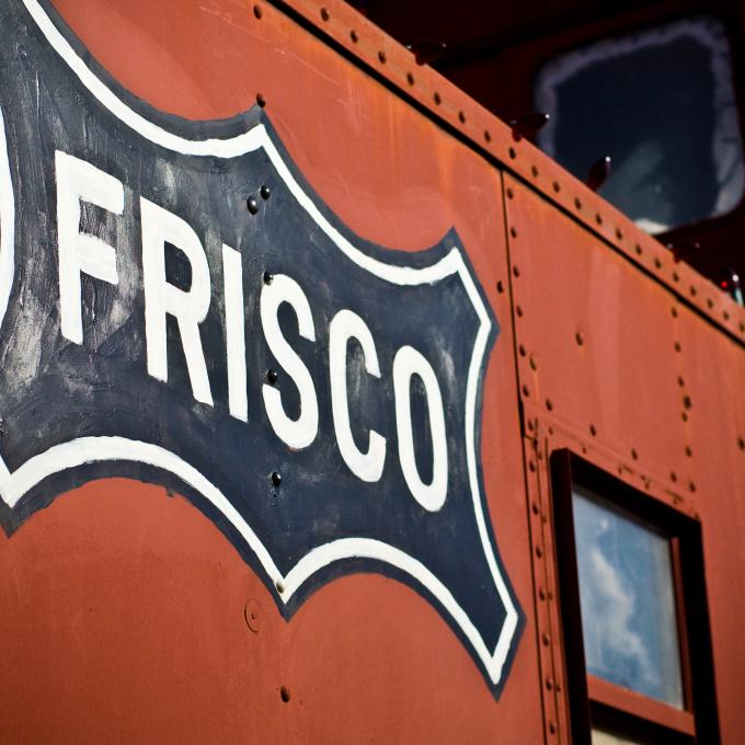 阿肯色州罗杰斯的一节历史悠久的旧金山火车车厢